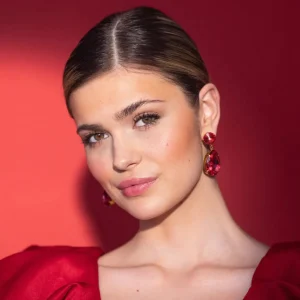 CAROLINE SVEDBOM ØREDOBBER PERFECT DROP MULBERRY RED