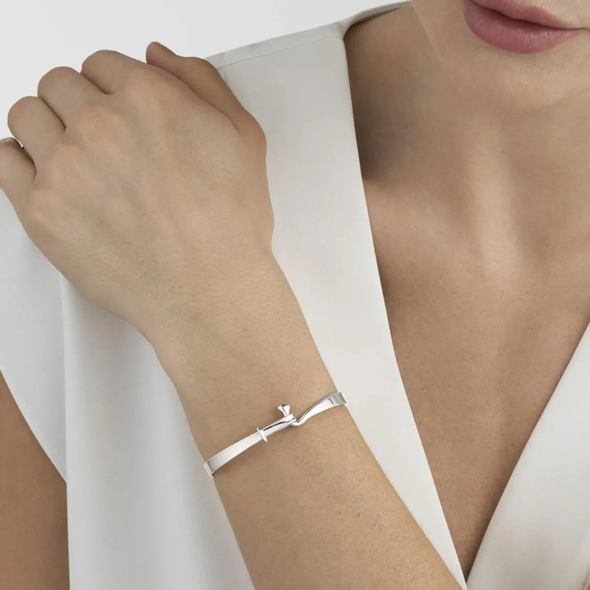 georg_jensen_armring_toru_1-2.webp GEORG JENSEN ARMRING TORUN SØLV