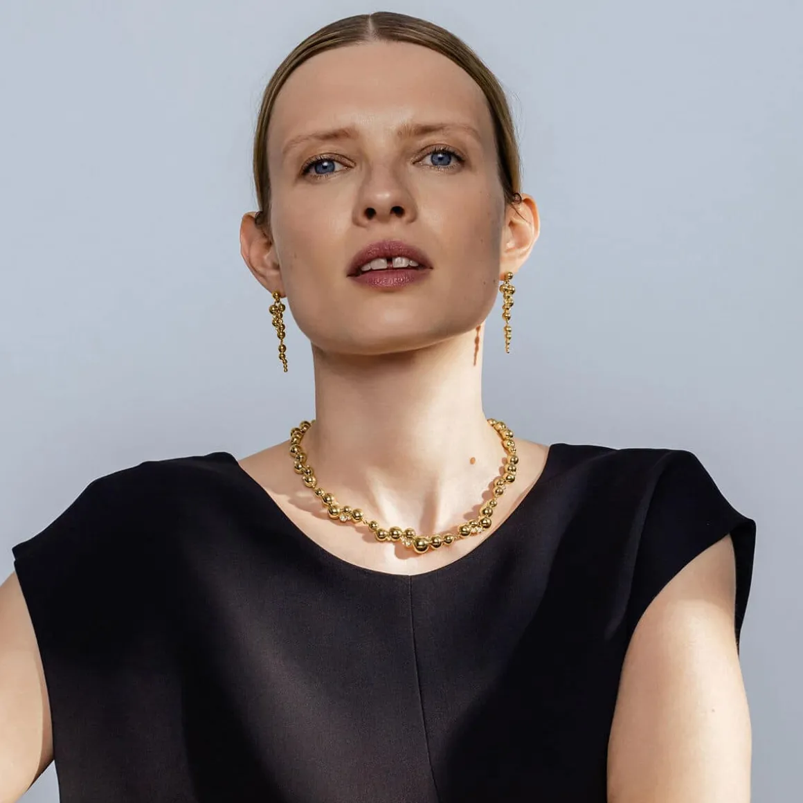 georg_jensen_redobber_med_2.webp GEORG JENSEN ØREDOBBER MED HENG MOONLIGHT GRAPES GULTGULL
