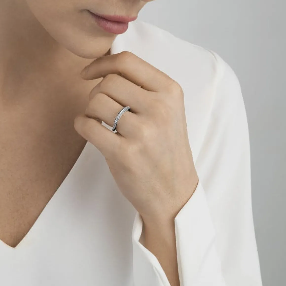 georg_jensen_ring_offspri_1-5.webp GEORG JENSEN RING OFFSPRING SØLV MED DIAMANTER