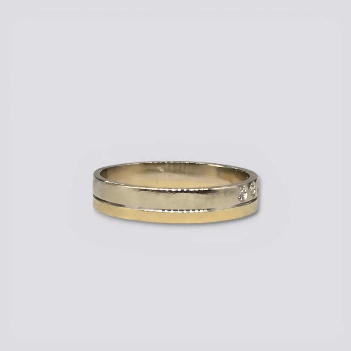 hellman_vintage_ring__far_1-1.webp HELLMAN VINTAGE RING 2 FARGET MED DIAMANTER