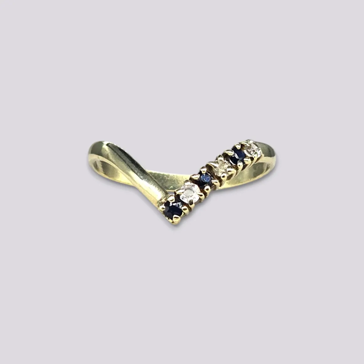 hellman_vintage_ring_med__0-16.webp HELLMAN VINTAGE RING MED SPINELLER OG SAFIRER
