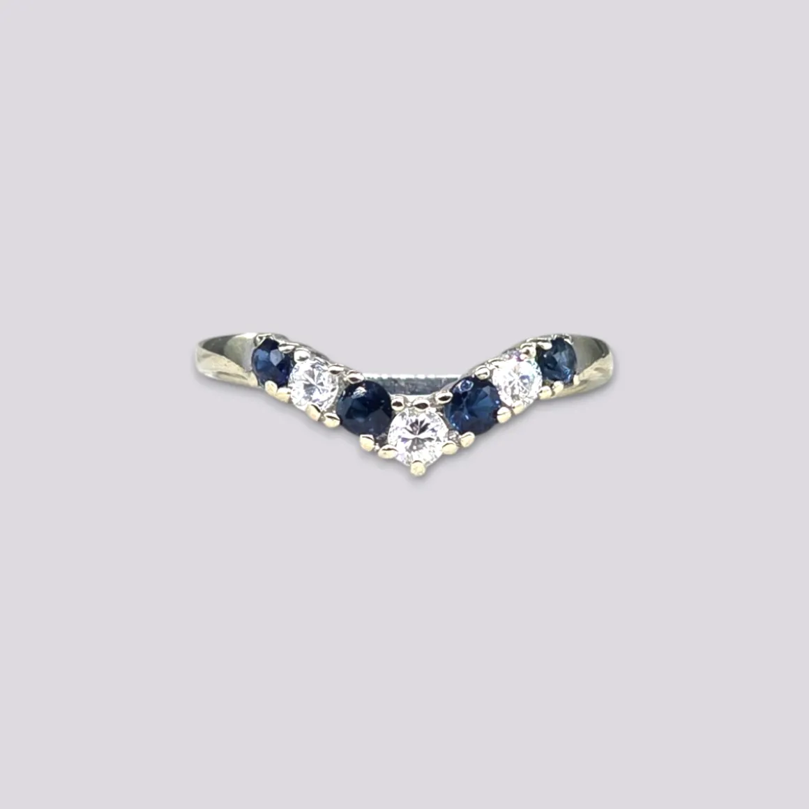 hellman_vintage_ring_med__0-17.webp HELLMAN VINTAGE RING MED SAFIRER OG DIAMANTER