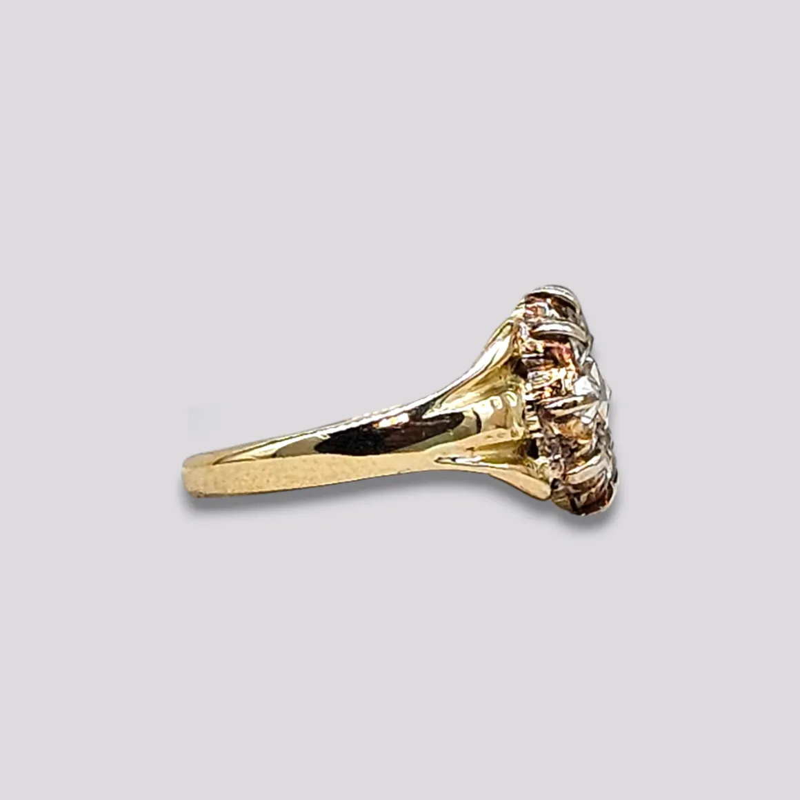 hellman_vintage_ring_med__1-3.webp HELLMAN VINTAGE RING MED DIAMANTER