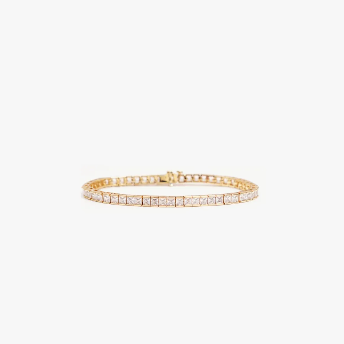 izabel_display_tennis_arm_0-8.webp IZABEL DISPLAY TENNIS ARMBÅND SQUARE GOLDPLATED WHITE