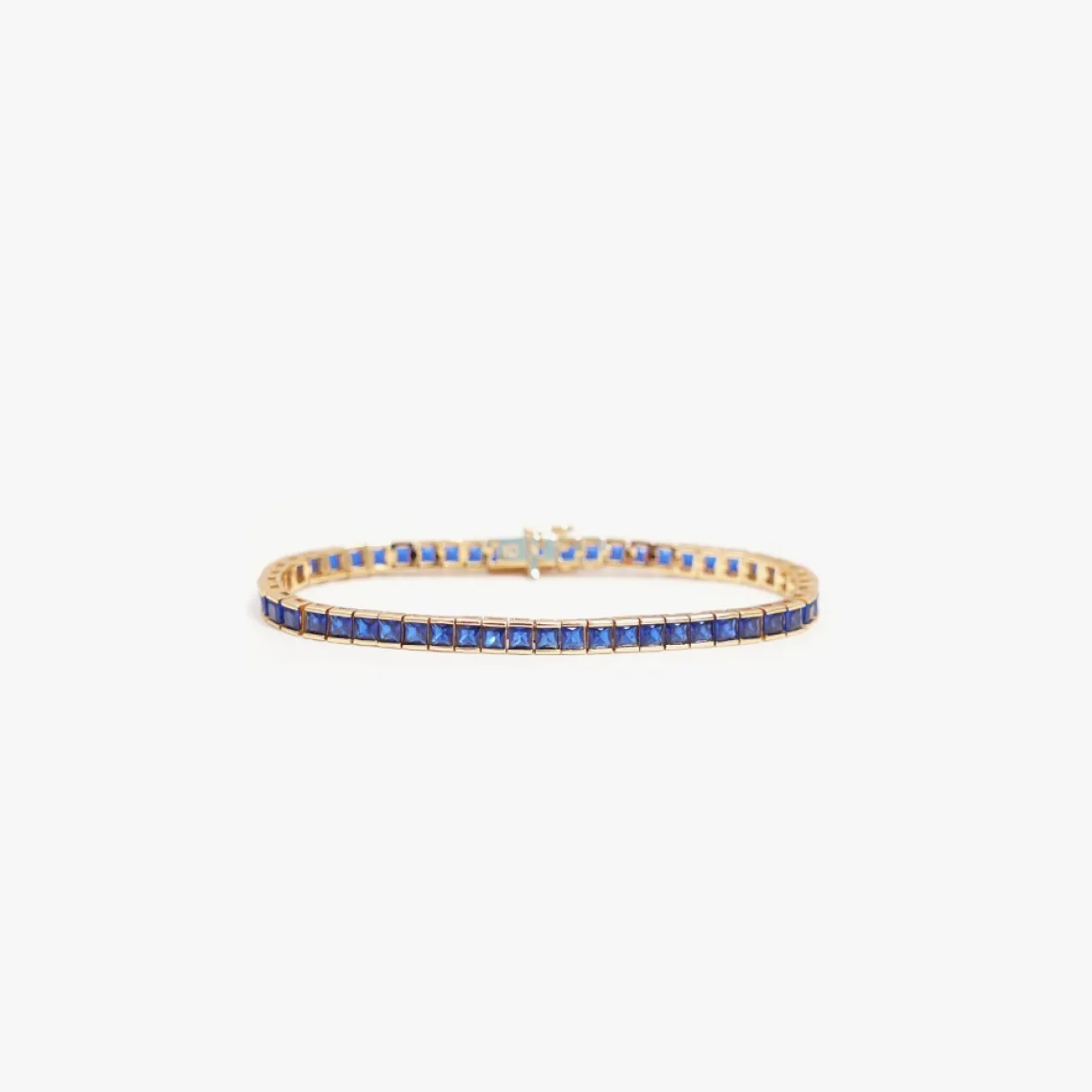 izabel_display_tennis_arm_1.webp IZABEL DISPLAY TENNIS ARMBÅND SQUARE BLUE
