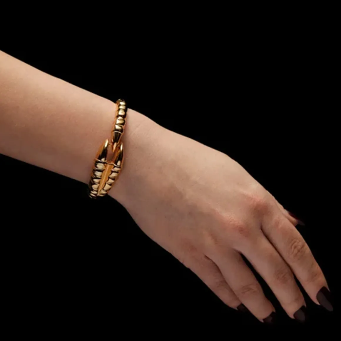 maria_nilsdotter_armbnd_c_1.webp MARIA NILSDOTTER ARMBÅND CLAW CUFF
