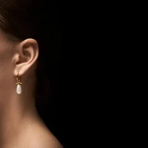 MARIA NILSDOTTER ØREDOBBER PEARL TEAR