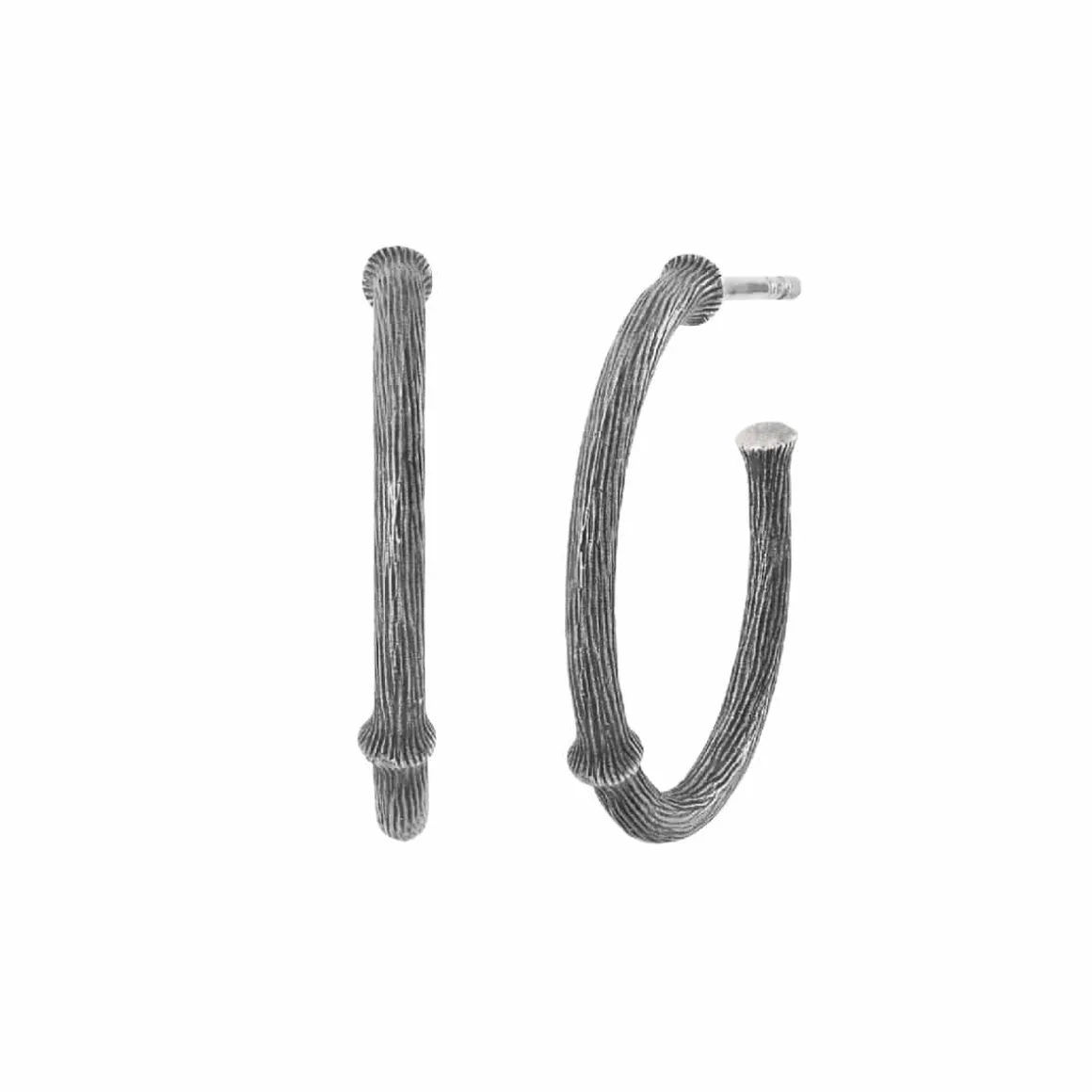 ole_lynggaard_redobber_na_0-1.webp OLE LYNGGAARD ØREDOBBER NATURE MELLOM STOR OKSIDERT SØLV