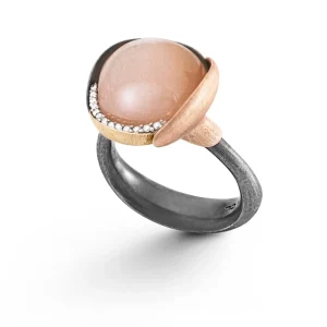 OLE LYNGGAARD RING LOTUS STR 3 BLUSH MÅNESTEN SØLV