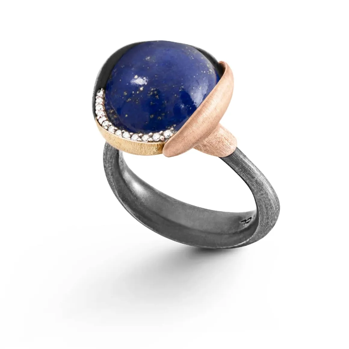 ole_lynggaard_ring_lotus__0-46.webp OLE LYNGGAARD RING LOTUS STR 3 LAPIS LAZULI SØLV