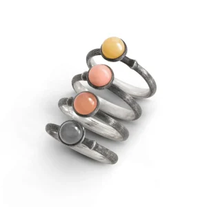OLE LYNGGAARD RING LOTUS MINI BLUSH MÅNESTEN SØLV