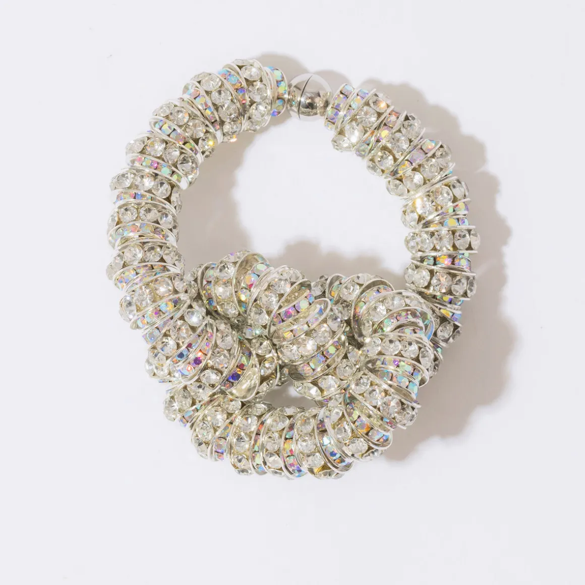 pearl_octopussy_armbnd_kn_0.webp PEARL OCTOPUSS.Y ARMBÅND KNOT BRACELET