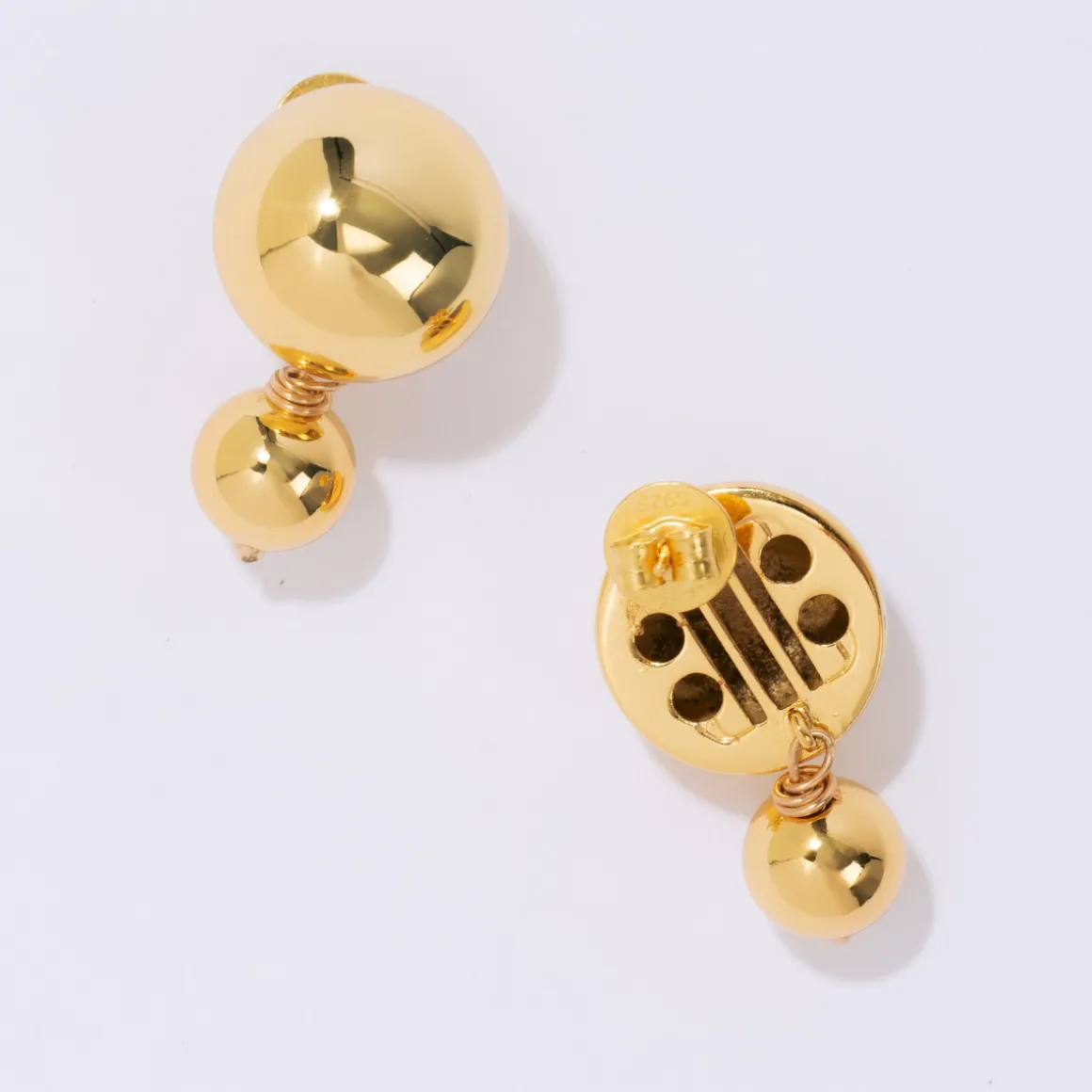 pearl_octopussy_redobber__3.webp PEARL OCTOPUSS.Y ØREDOBBER VENUS STUDS