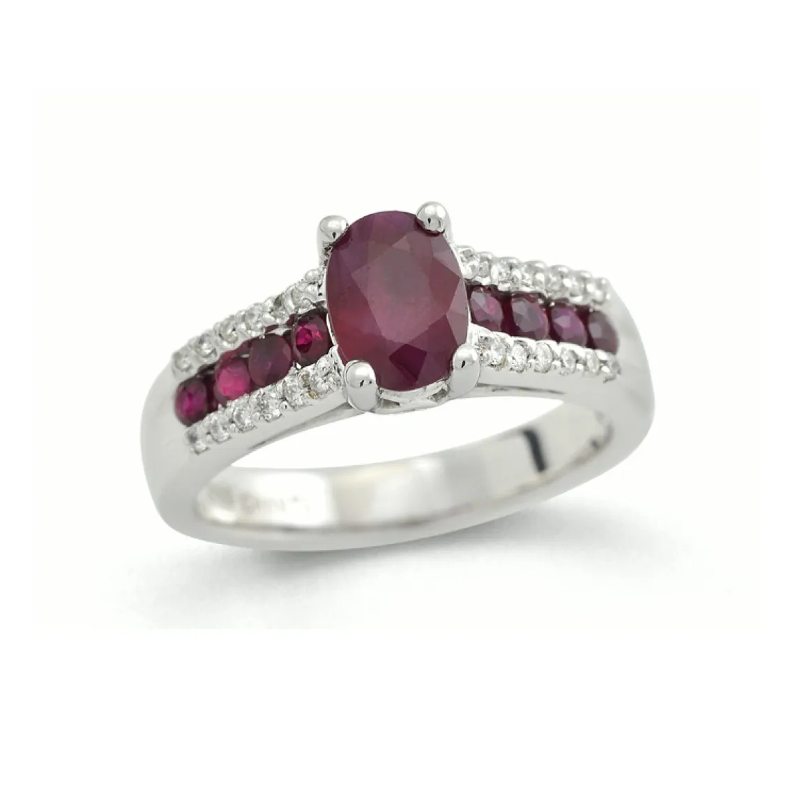 rubin__diamantring_0.webp RUBIN & DIAMANTRING