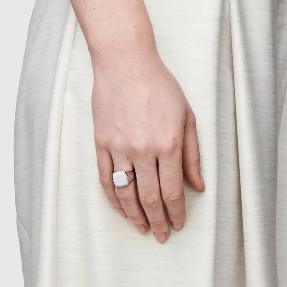 tom_wood_ring_cushion_whi_2-1.webp TOM WOOD RING CUSHION WHITE AGAT