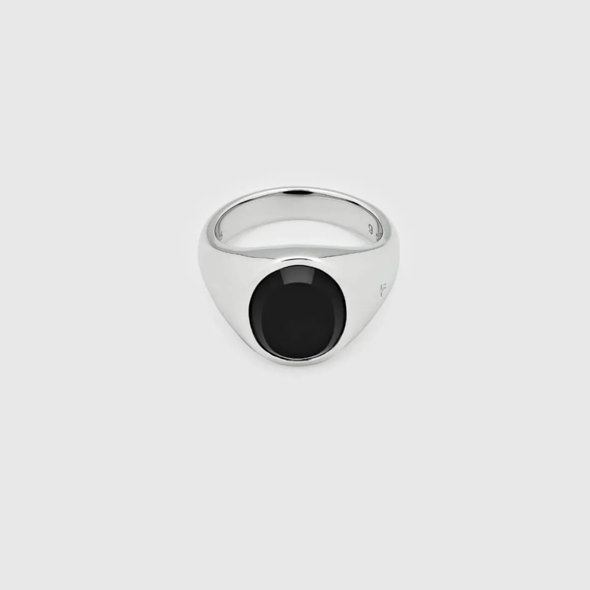 tom_wood_ring_lizzie_poli_0.webp TOM WOOD RING LIZZIE POLISHED ONYX