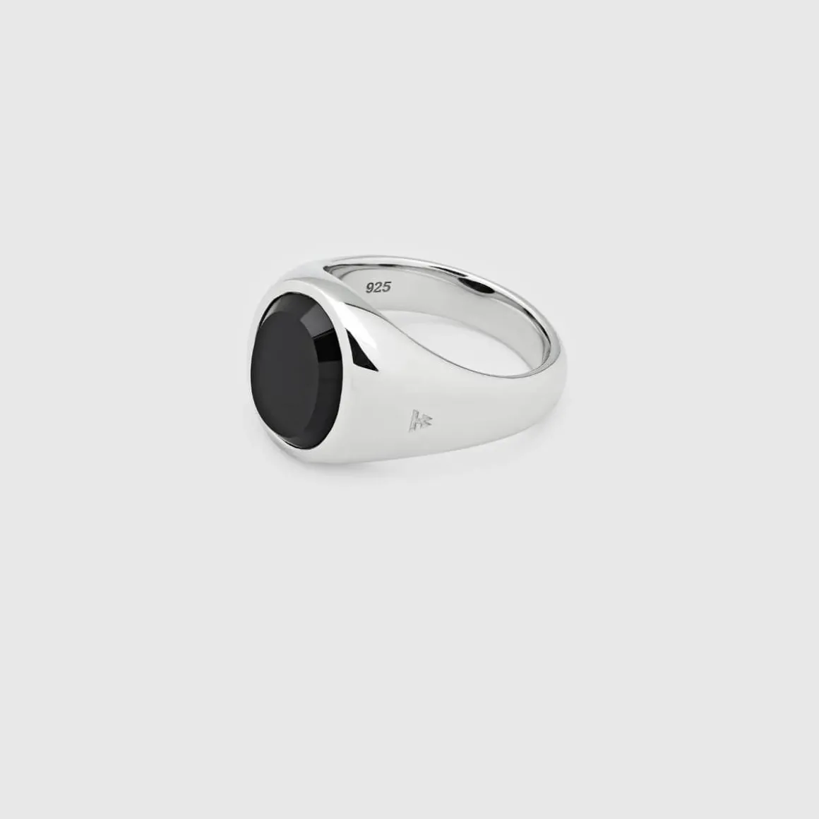 tom_wood_ring_lizzie_poli_1.webp TOM WOOD RING LIZZIE POLISHED ONYX