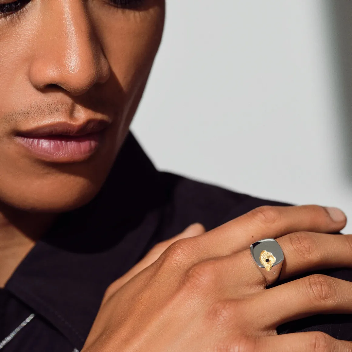 tom_wood_ring_mined_large_1-2.webp TOM WOOD RING MINED LARGE BLACK DIAMOND