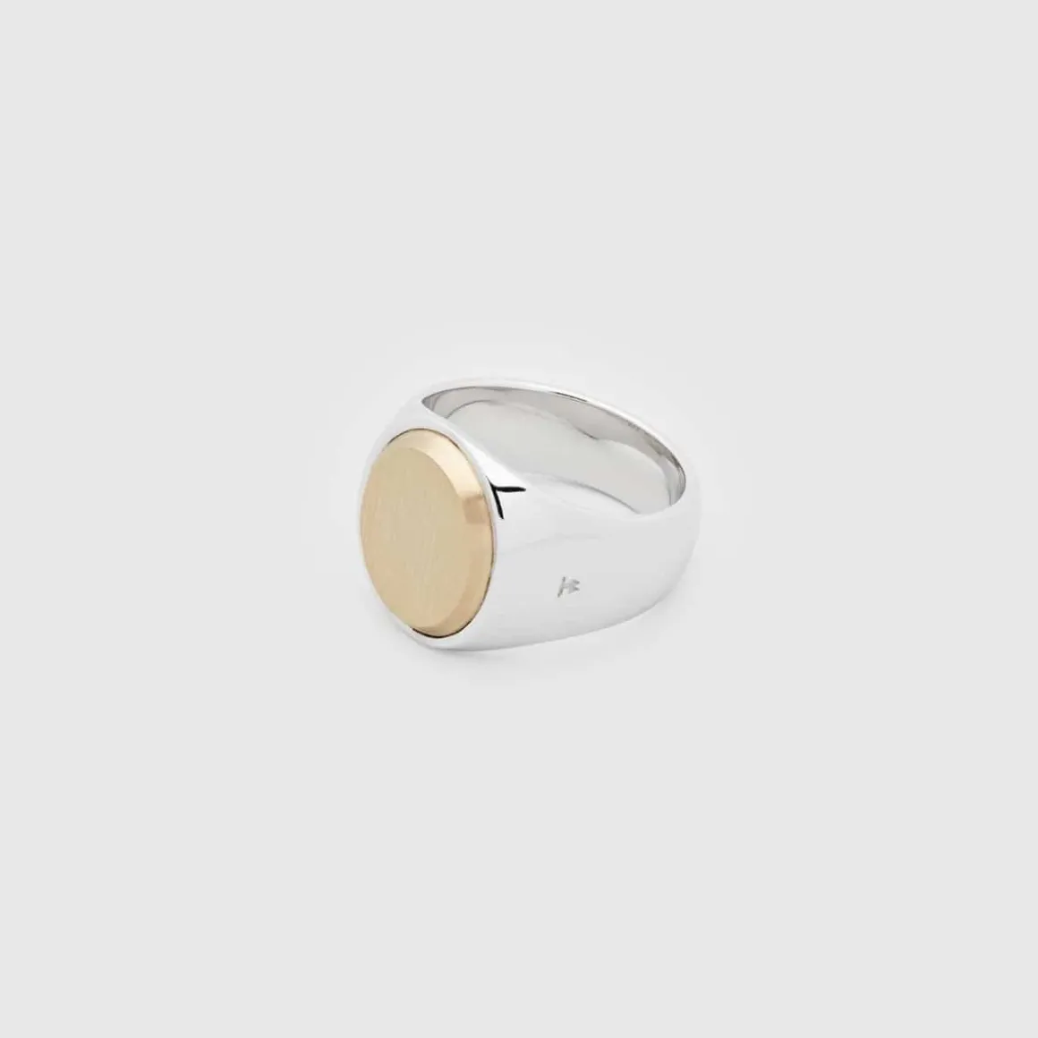 tom_wood_ring_oval_gold_t_1.webp TOM WOOD RING OVAL GOLD TOP