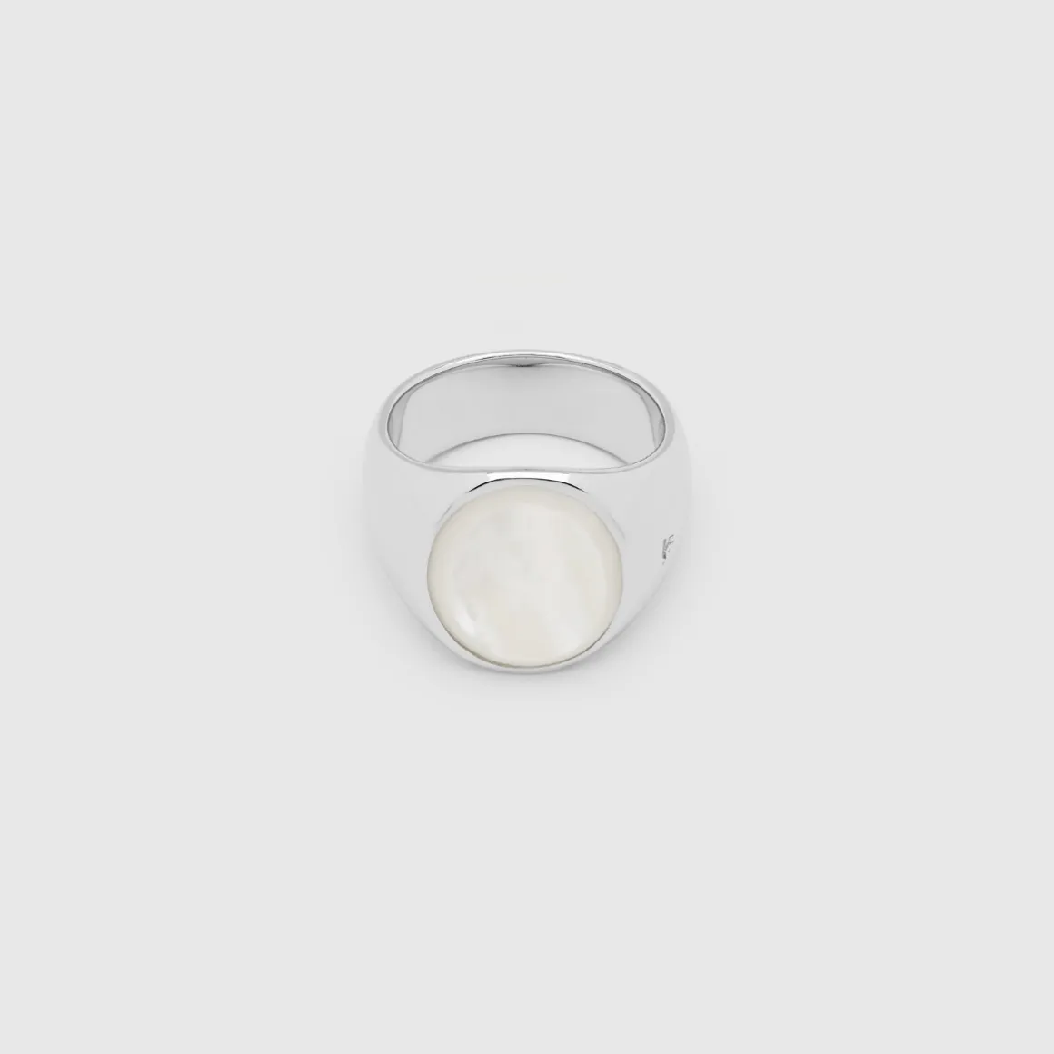 tom_wood_ring_oval_white__0.webp TOM WOOD RING OVAL WHITE MOTHER OF PEARL