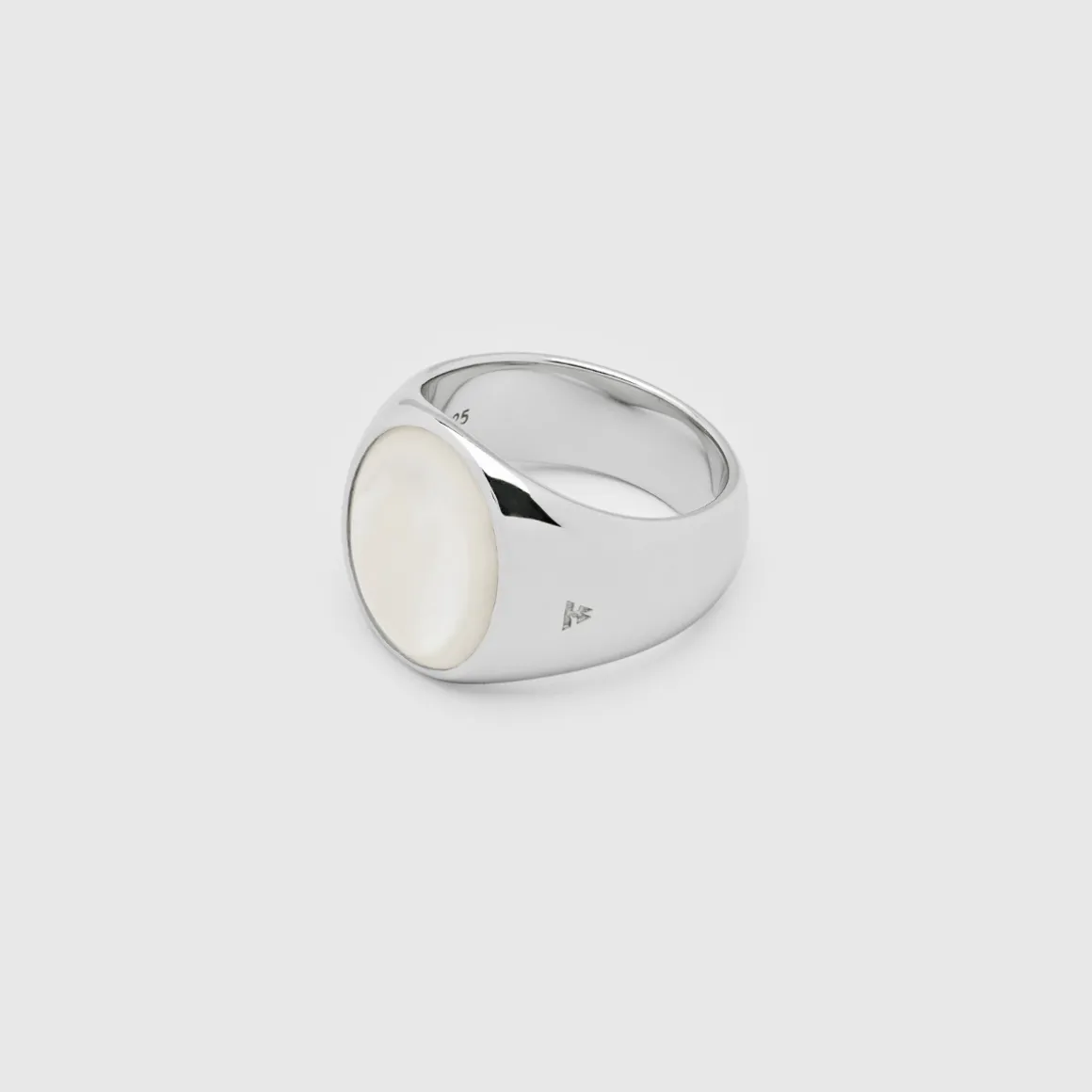 tom_wood_ring_oval_white__1.webp TOM WOOD RING OVAL WHITE MOTHER OF PEARL